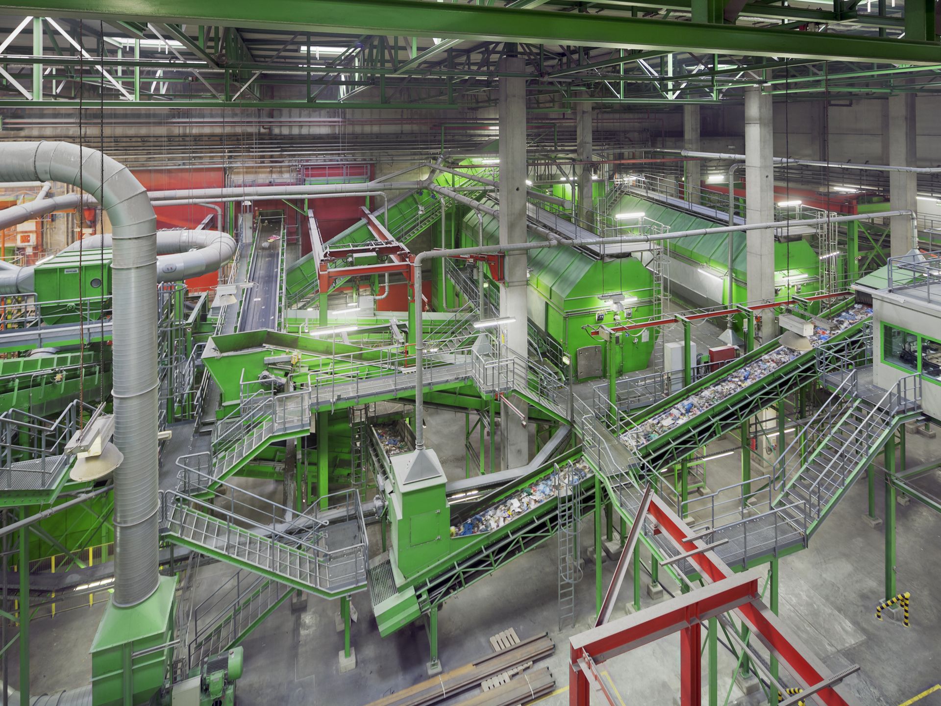 Vorschaltanlage zur industriellen Sortierung des Hausmülls Komplexe Vorschaltanlage zur industriellen Sortierung von Hausmüll