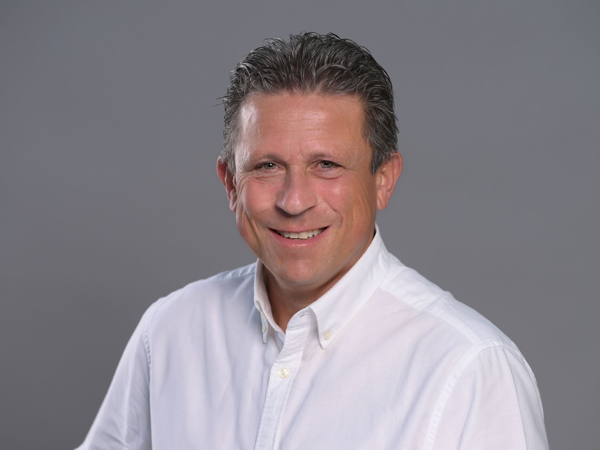 Joachim Grünewald, Mitarbeiter des Vertriebsinnendienstes, für die Vermarktung von Altholz zuständig.